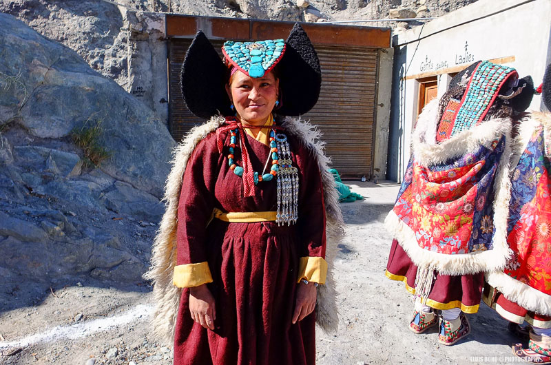 Dona de Ladakh amb el vestit i barret tradicional