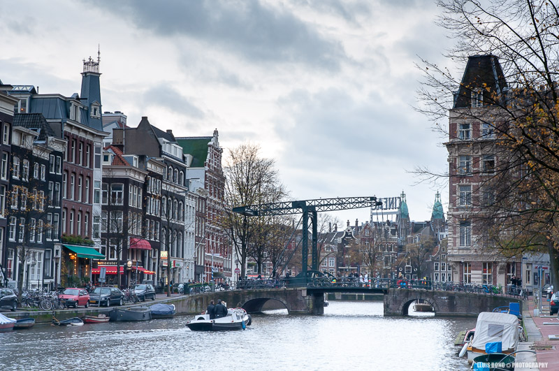 Esclusa en un canal de Amsterdam